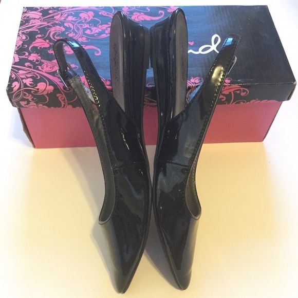 SUPER CUTE FLATS ❤️ - Picture 2 of 5